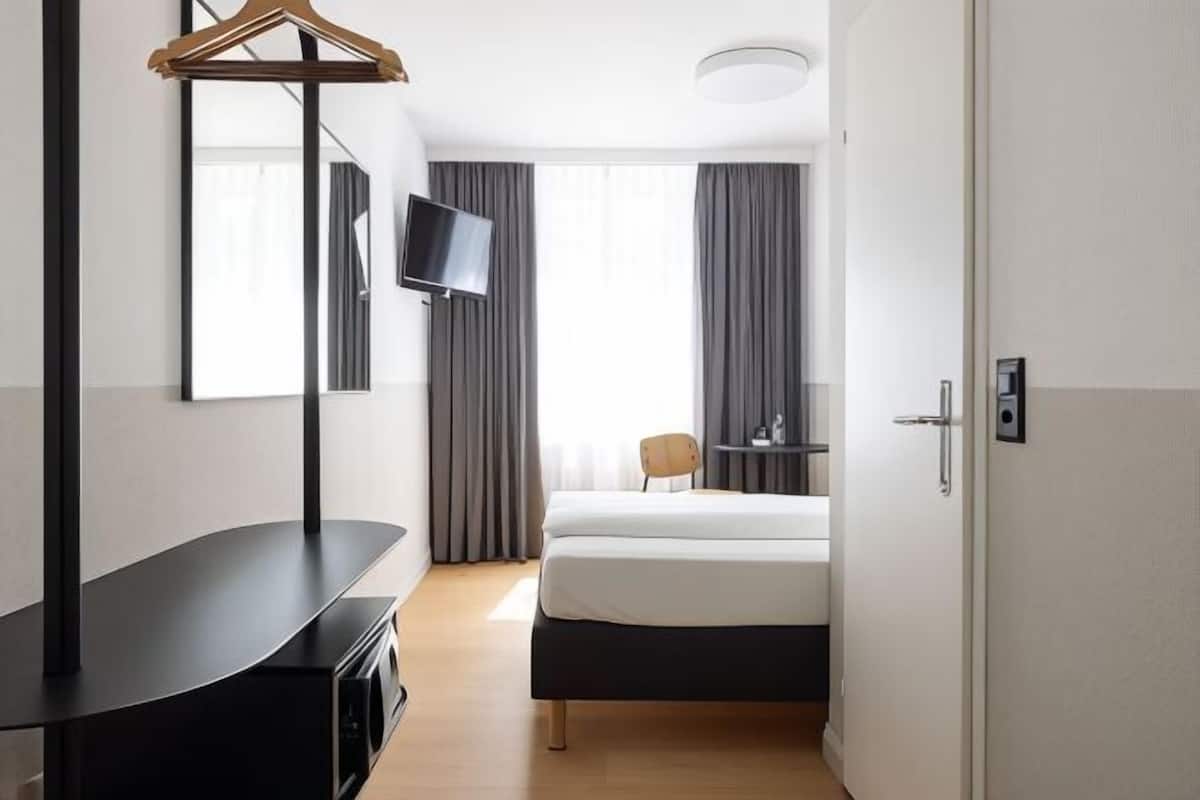 1 bedroom, premium bedding, down duvets, in-room safe