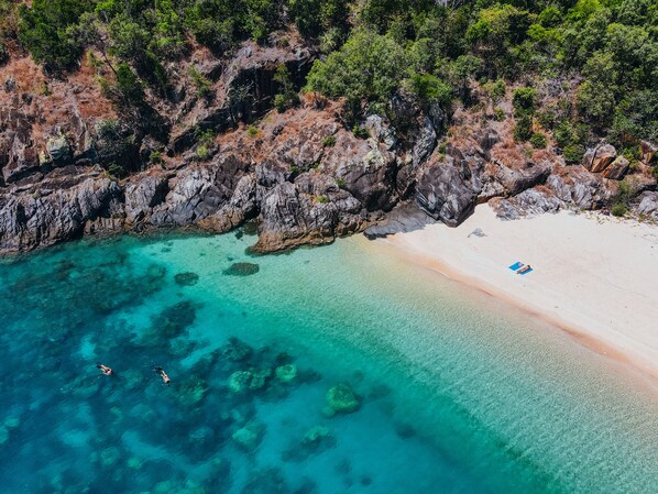 Plage privée, serviettes de plage, massages sur la plage