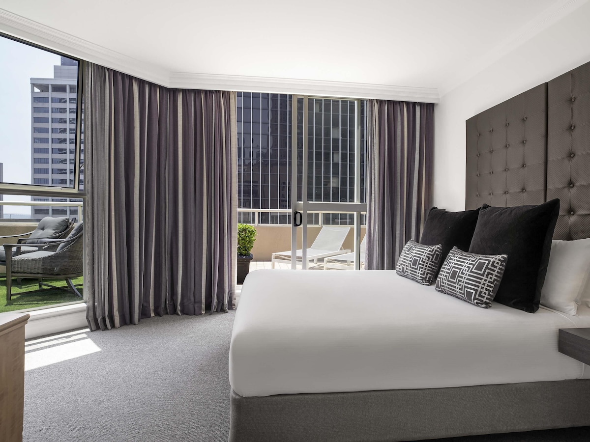 Mantra 2 Bond Street Sydney
