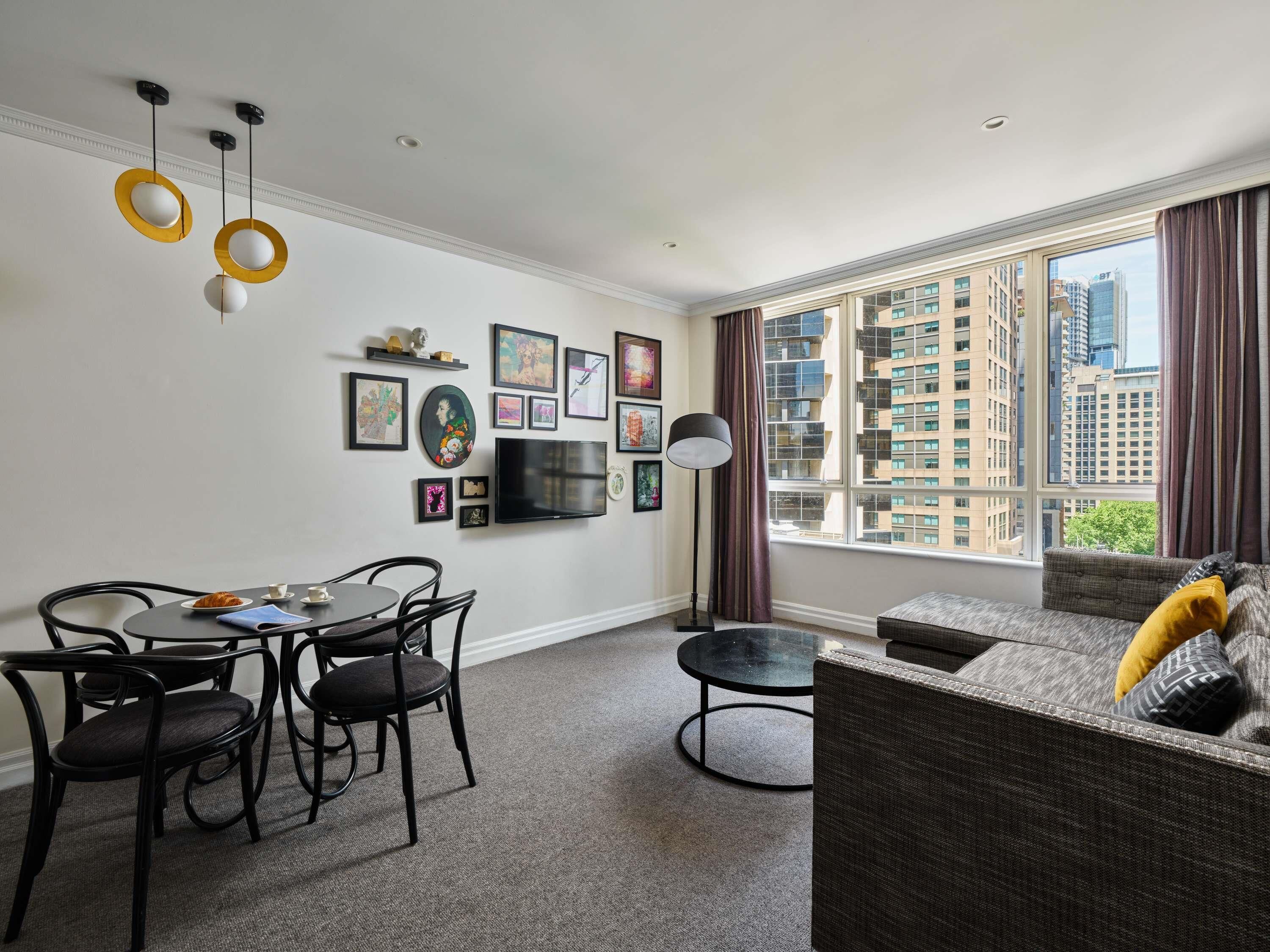 デラックス ルーム 2 ベッドルーム | 高級寝具、ピロートップベッド、セーフティボックス (室内)、客室ごとに異なるインテリア