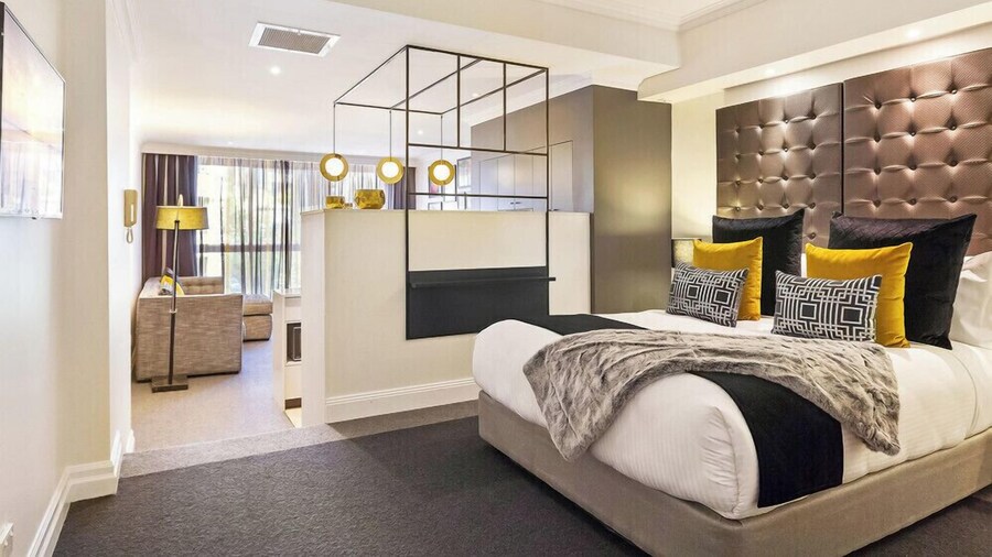 Mantra 2 Bond Street Sydney