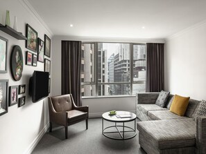 Premium bedding, pillow-top beds, in-room safe, individually furnished - Mantra 2 Bond Street Sydney (Sydney)