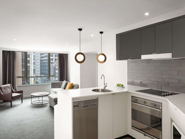 Deluxe Room, 1 Bedroom | Premium bedding, pillowtop beds, in-room safe, individually furnished - Mantra 2 Bond Street Sydney (Sydney)