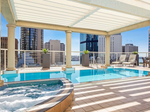 Mantra 2 Bond Street Sydney