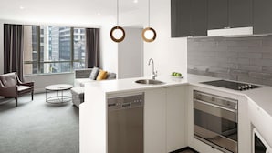 Deluxe Room, 1 Bedroom | Private kitchen - Mantra 2 Bond Street Sydney (Sydney)