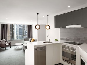 Deluxe Room, 1 Bedroom | Premium bedding, pillow-top beds, in-room safe, individually furnished