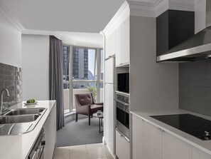 顶层房, 3 间卧室 | 高档床上用品、加厚床垫、客房内保险箱、特色家居