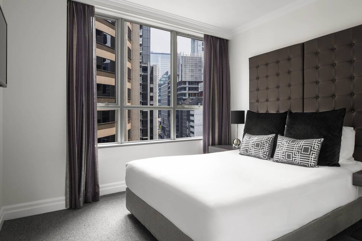 Luxe beddengoed, pillowtop-bedden, een kluis op de kamer