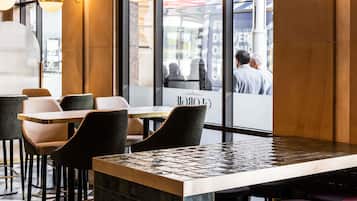 Café da manhã e jantar