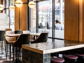 Breakfast and dinner served