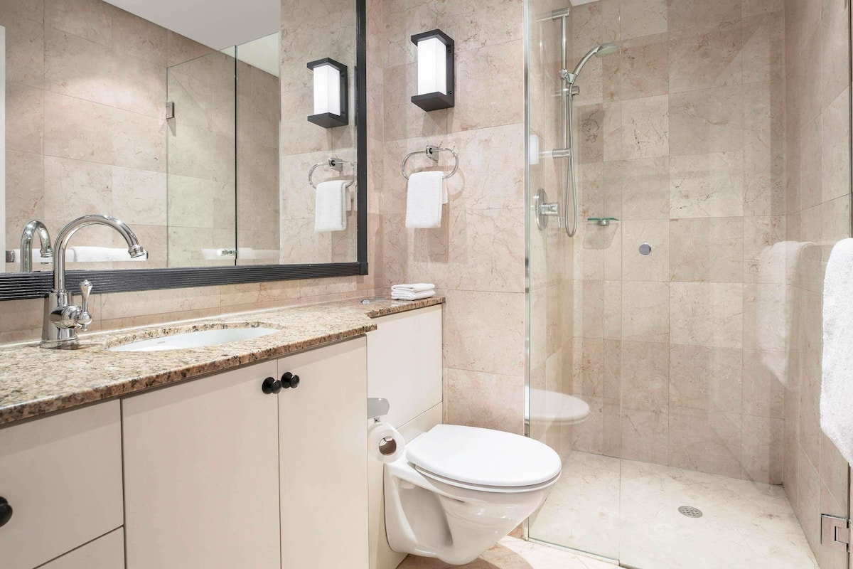 Ropa de cama de alta calidad y camas con pillow-top