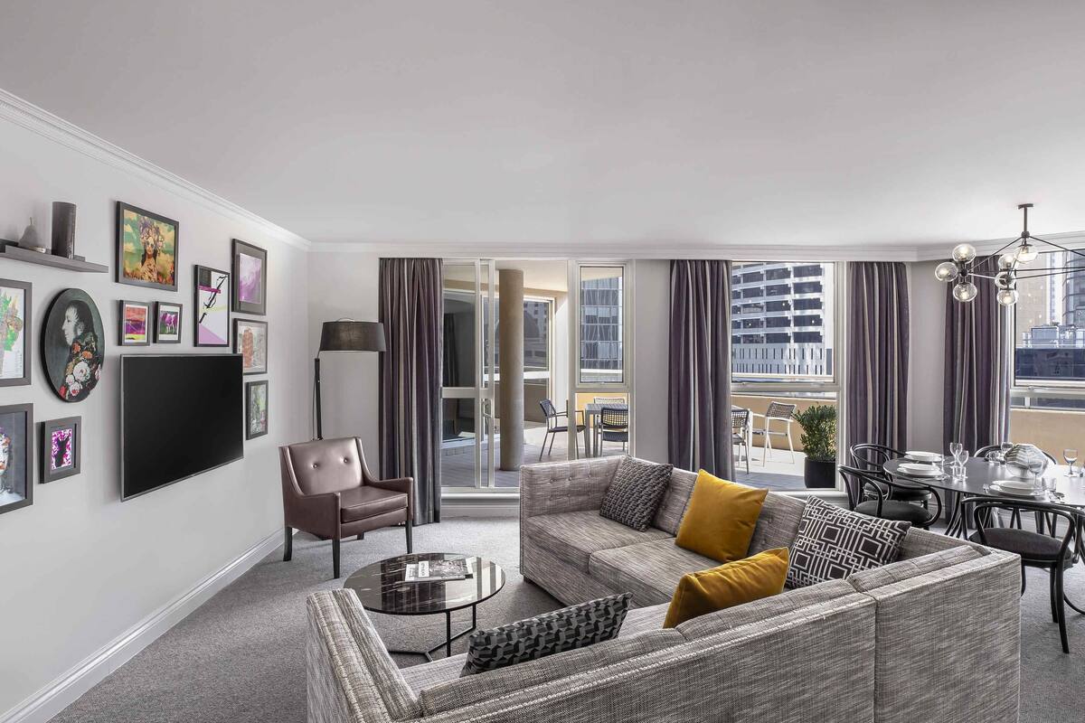 Luxe beddengoed, pillowtop-bedden, een kluis op de kamer