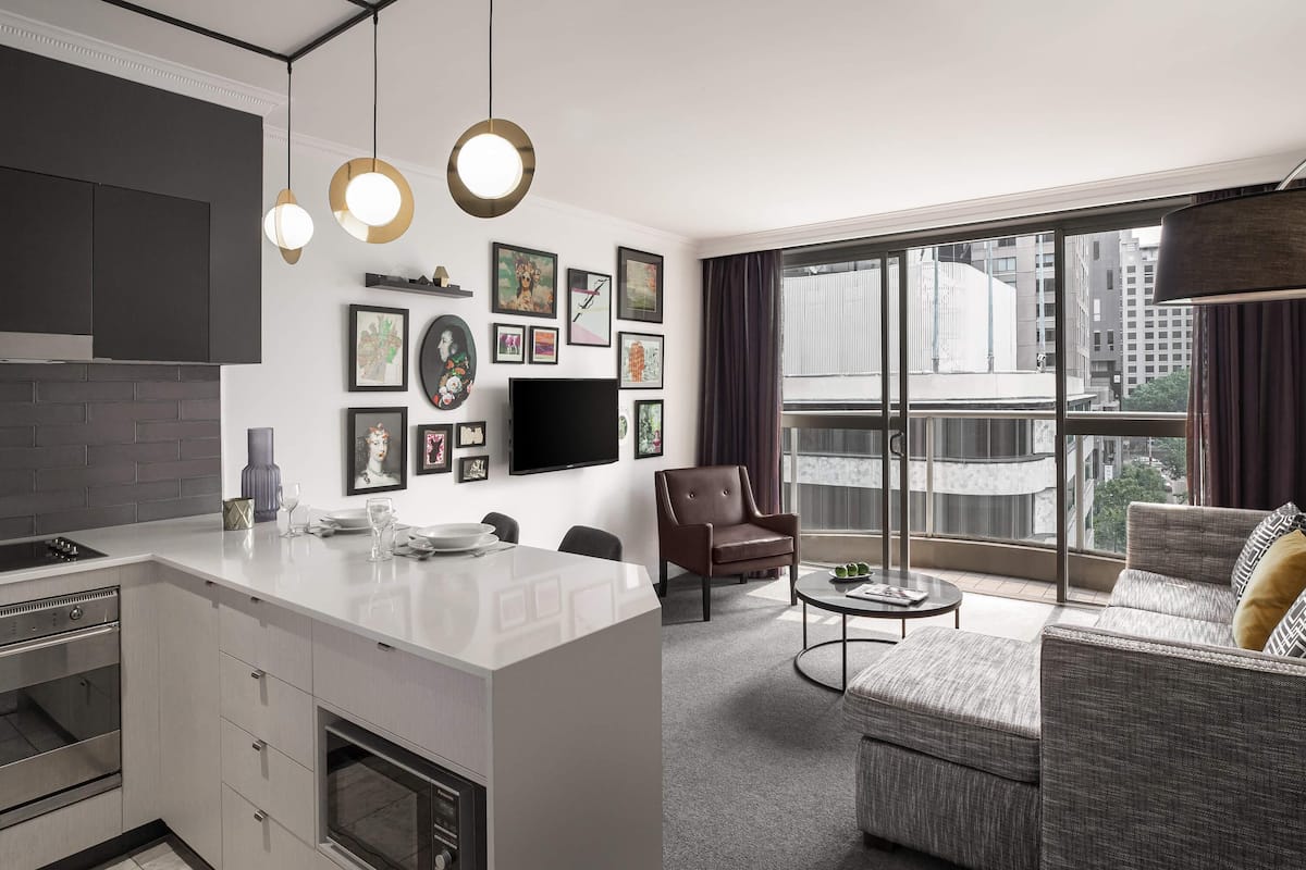 Ropa de cama de alta calidad y camas con pillow-top