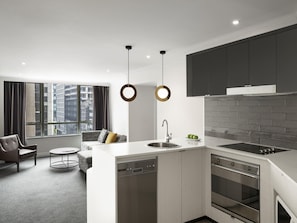 Premium bedding, pillow-top beds, in-room safe, individually furnished - Mantra 2 Bond Street Sydney (Sydney)