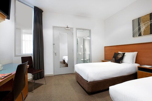 Breakfree Directors Studios Hotel