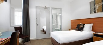 Breakfree Directors Studios Hotel