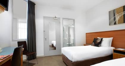 Breakfree Directors Studios Hotel