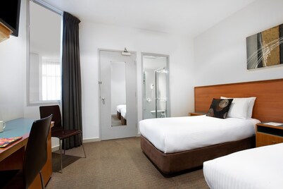 Breakfree Directors Studios Hotel