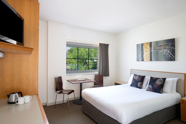 In-room safe, desk, iron/ironing board, WiFi