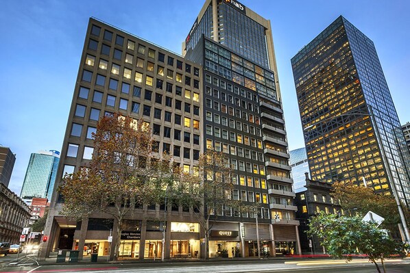 Front of property – evening/night - Quest On William (Melbourne)