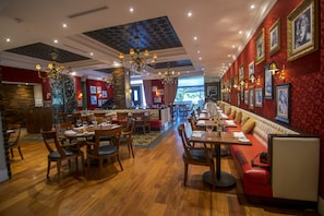 Breakfast, lunch, dinner and brunch served  - Hotel Lucerna Culiacan (Culiacán)