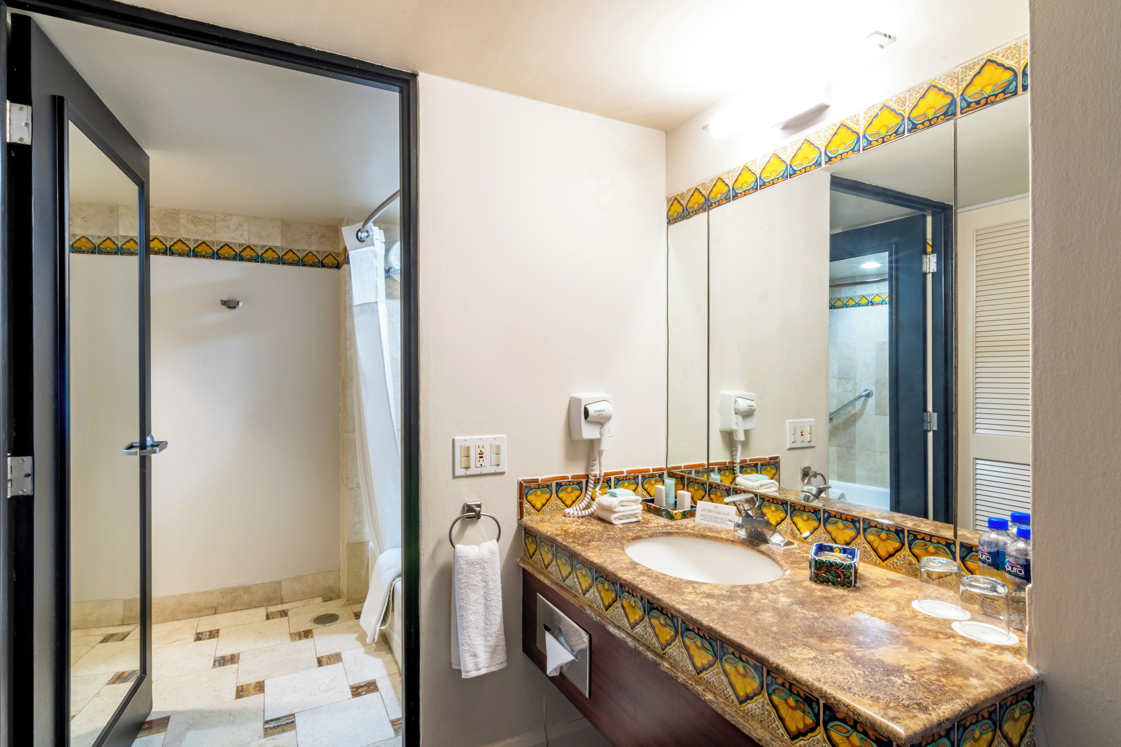 deluxe room, 1 king bed | bathroom | combined shower/bathtub, rainfall showerhead, free toiletries