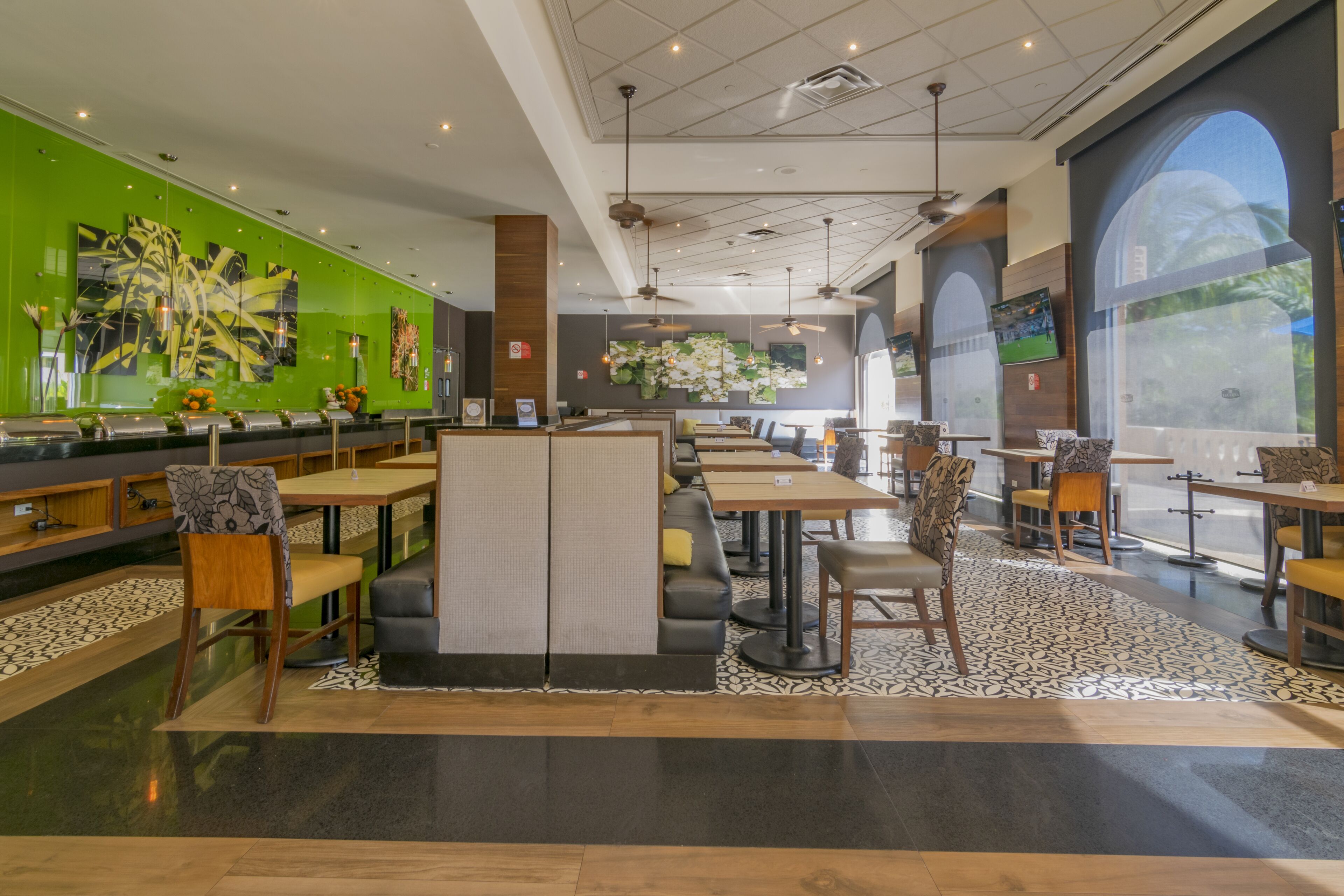 breakfast, lunch and dinner served