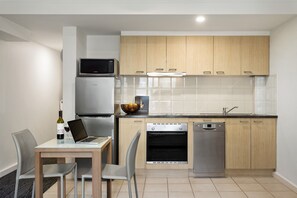 Estúdio | Cozinha privada | Geladeira, micro-ondas, fogão, cooktop