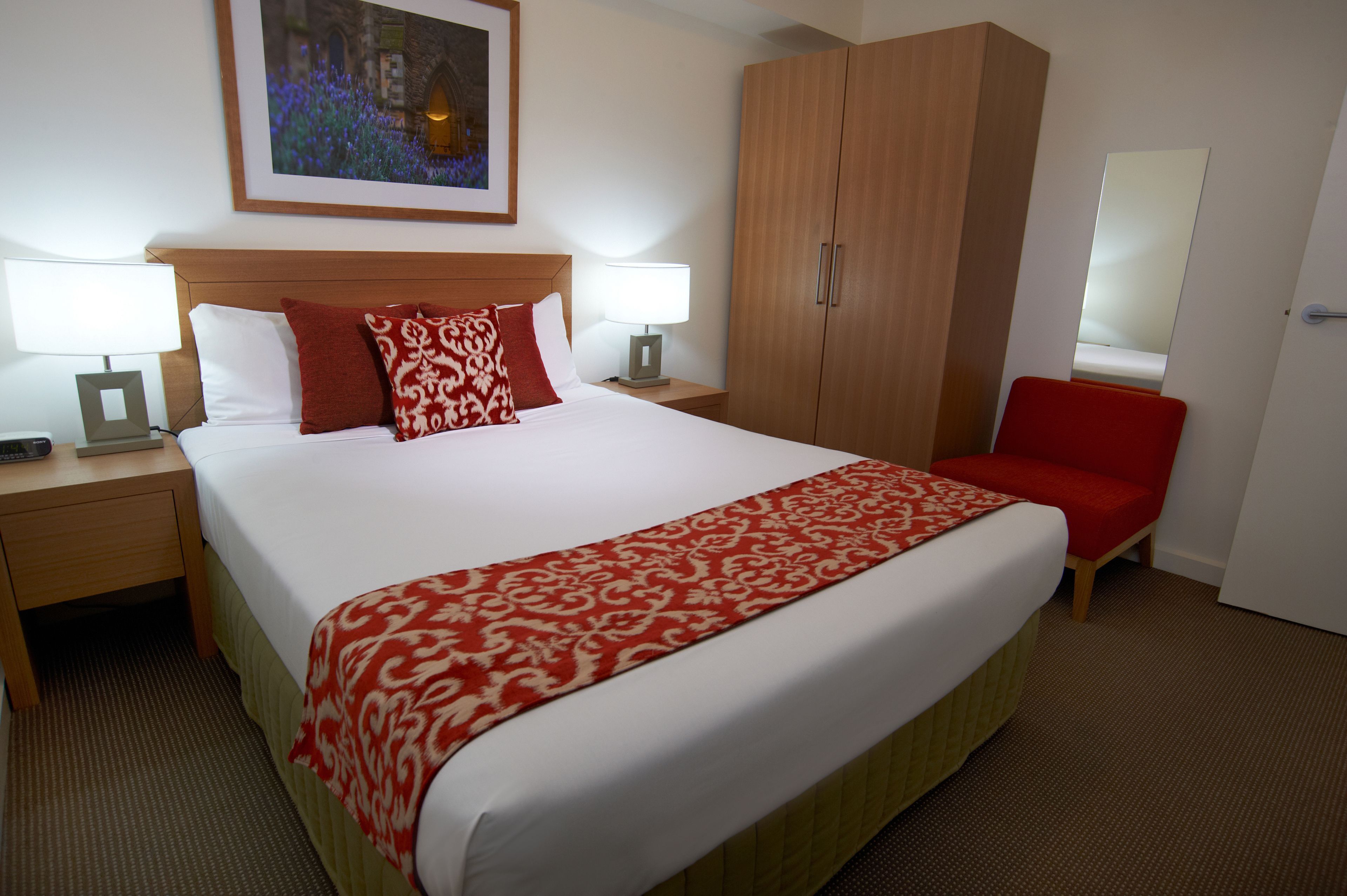 Két bảo mật tại phòng, phòng cách âm, bàn ủi/dụng cụ ủi quần áo 