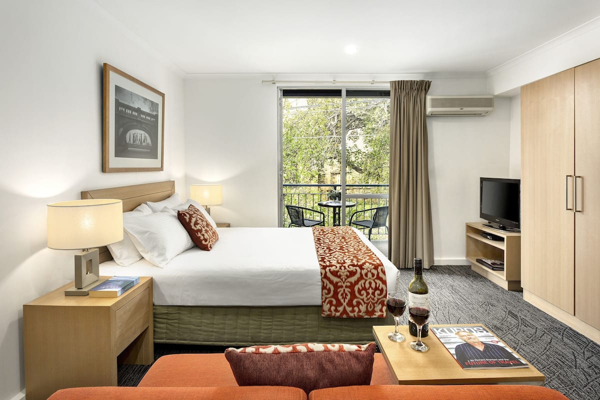 Studio Apartment | In-room safe, soundproofing, iron/ironing board, cribs (surcharge)
