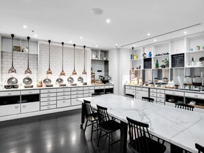 Breakfast, lunch, dinner and brunch served - Mantra on Russell Melbourne (Melbourne)