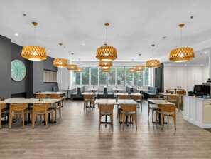 Frühstück, Mittagessen und Abendessen