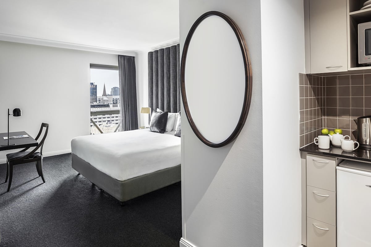Ropa de cama de alta calidad y minibar
