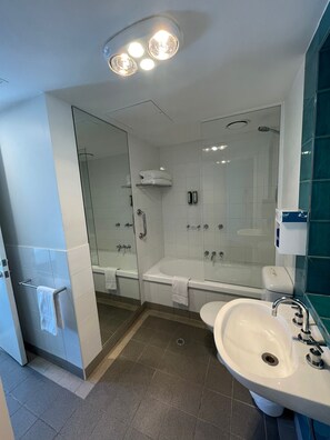 1 bedroom apartment | Bathroom - Melbourne South Yarra Central Apartment Hotel (South Yarra)
