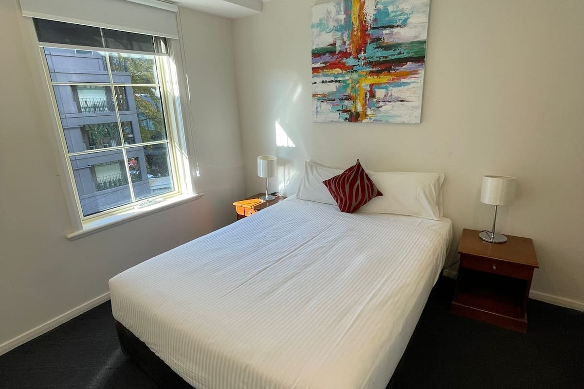 2 bedrooms, hypo-allergenic bedding, desk, blackout curtains