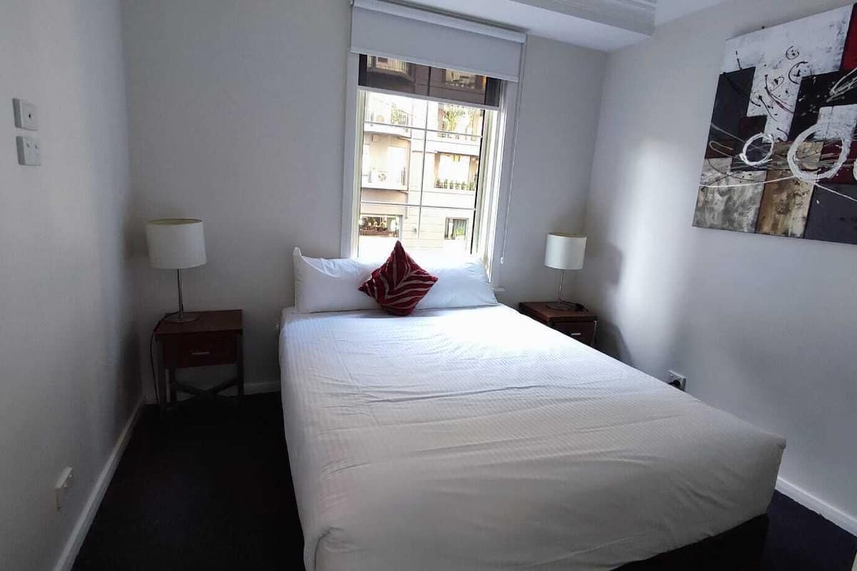 2 bedrooms, hypo-allergenic bedding, desk, blackout curtains