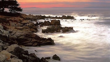 Una spiaggia nelle vicinanze