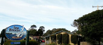 Sea Breeze Inn And Cottages