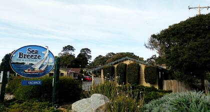 Sea Breeze Inn And Cottages