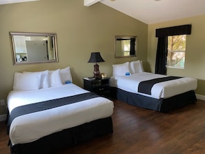 Deluxe-Ferienhaus, 2 Queen-Betten | Bügeleisen/Bügelbrett, Bettwäsche