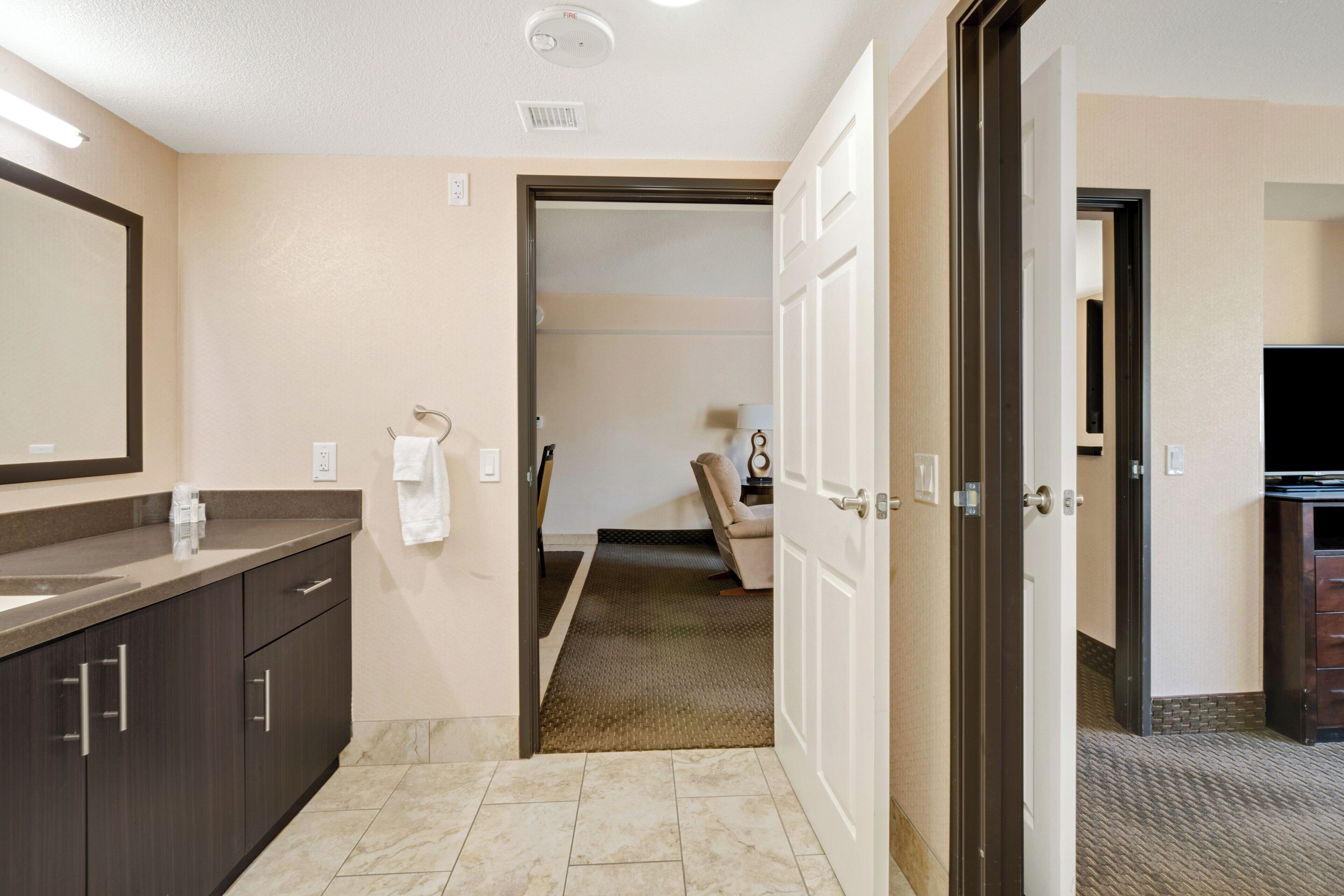 suite, 1 king bed | accessible bathroom