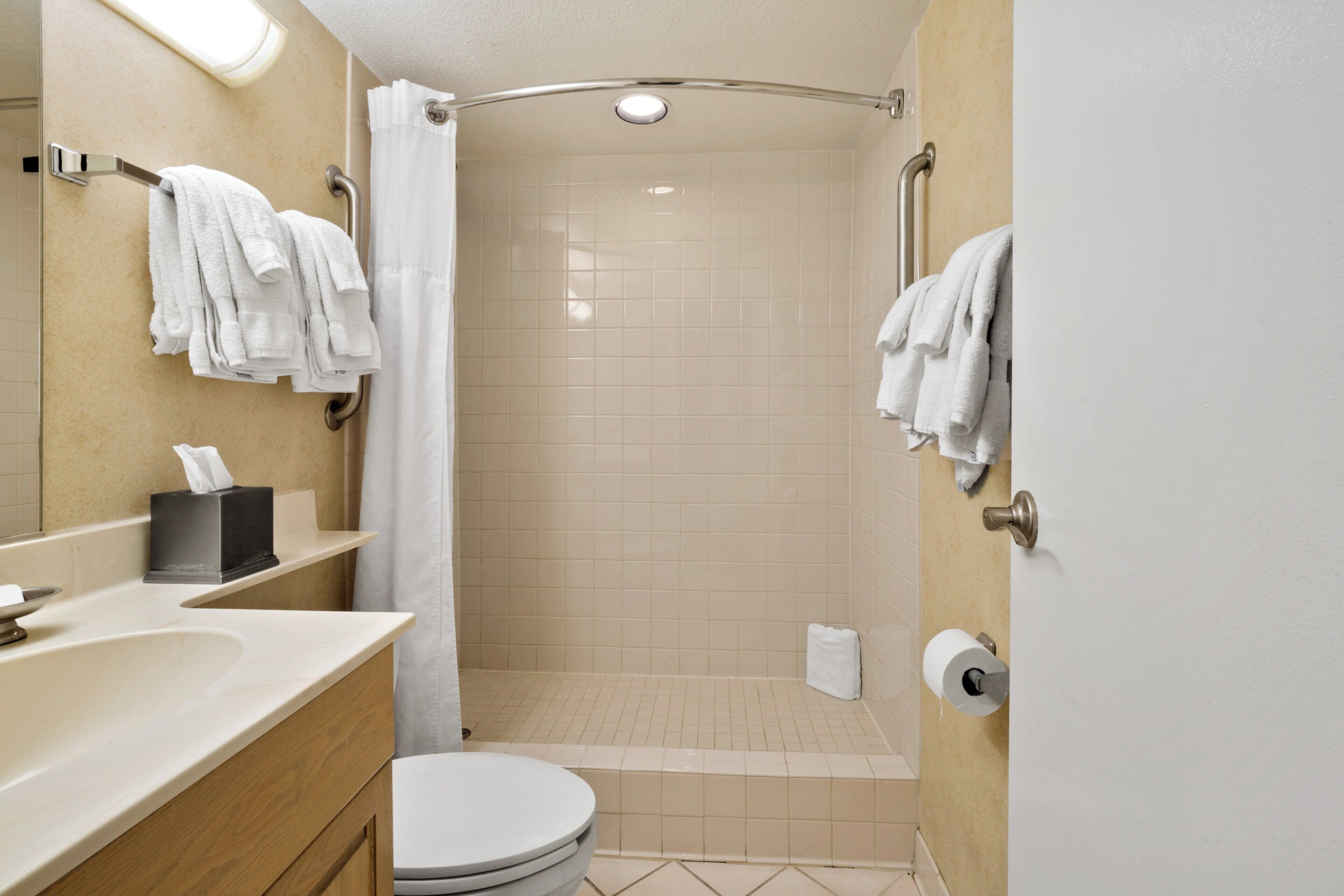 deluxe room, 1 king bed | hypo-allergenic bedding, in-room safe, desk, laptop workspace