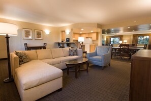 Deluxe Room, Multiple Beds | Living room | 32-inch flat-screen TV with satellite channels, TV, DVD player - The Carriage House (Las Vegas)