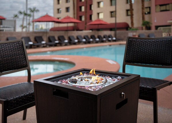 Outdoor pool - The Carriage House (Las Vegas)