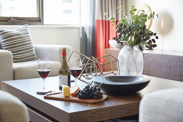 Ropa de cama de alta calidad y minibar 