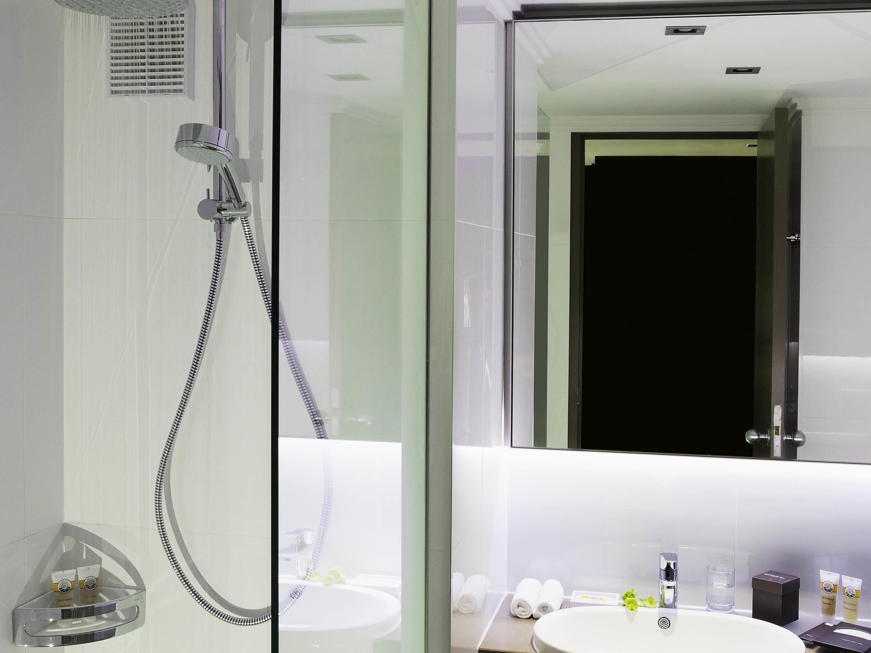 Classic Room, 2 Single Beds | Premium bedding, minibar, in-room safe, desk