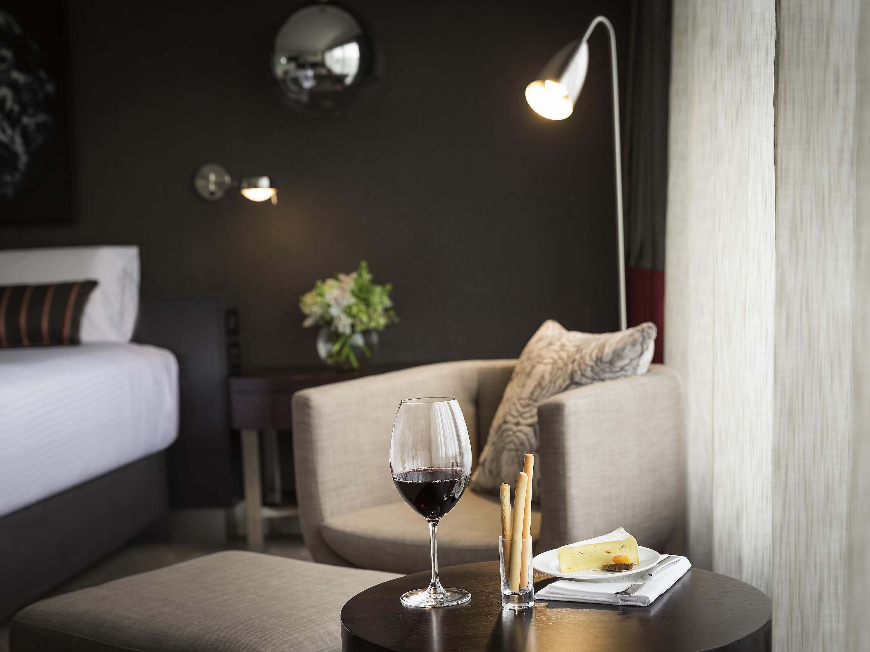 Deluxe Room, 1 King Bed | Premium bedding, minibar, in-room safe, desk
