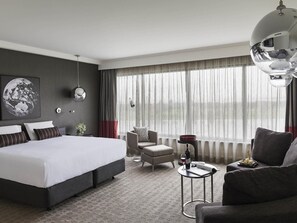 Deluxe Room, 1 King Bed, Lake View | Premium bedding, minibar, in-room safe, desk