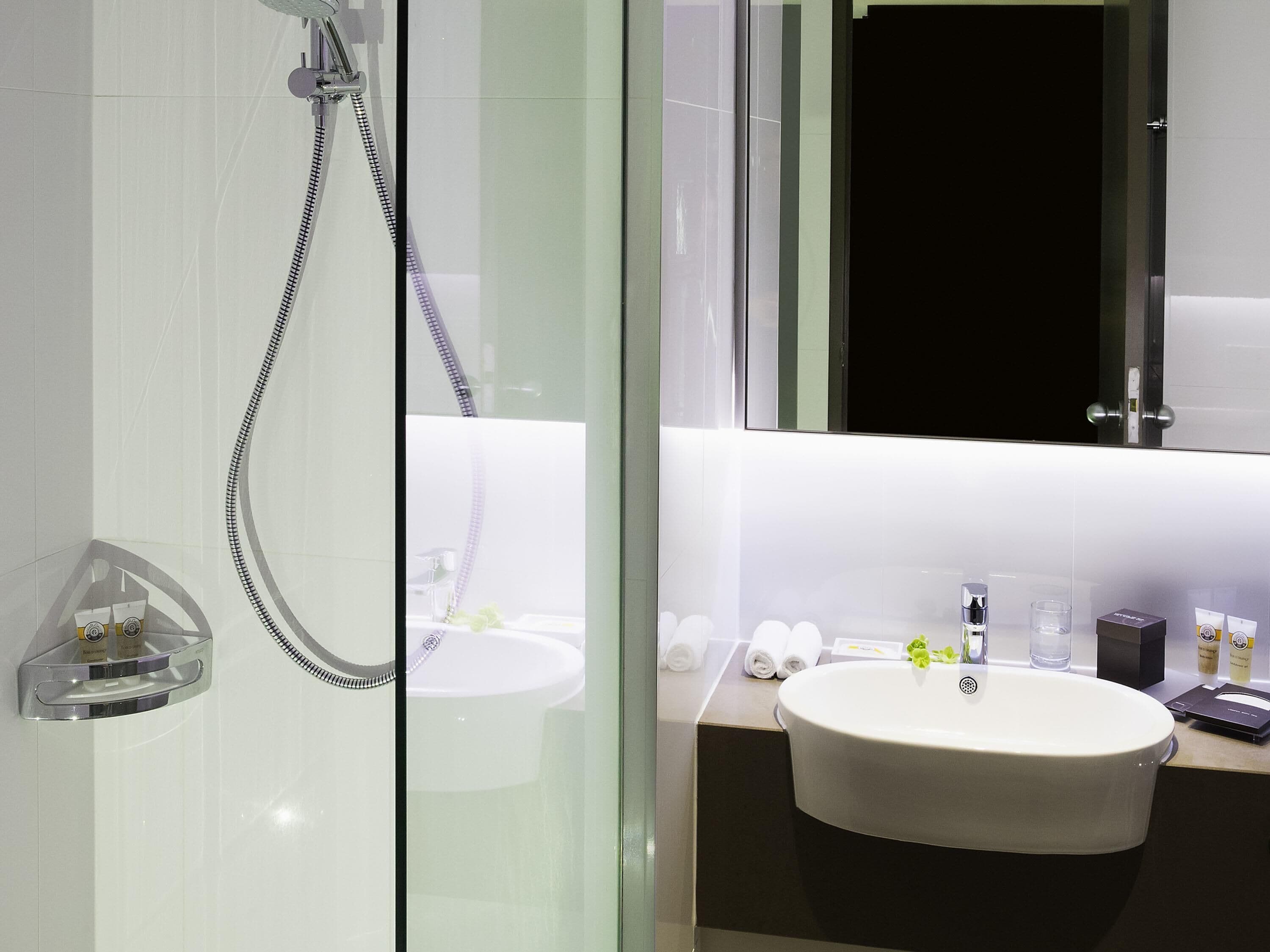 Deluxe Room, 1 King Bed, Lake View | Premium bedding, minibar, in-room safe, desk