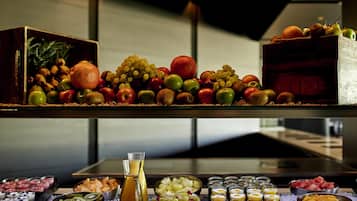 Breakfast, dinner served; local cuisine, garden views